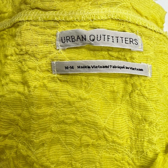 Urban Outfitters Yellow Button Front Cropped Ruffled Stretch Shirt Size Medium - Picture 10 of 11